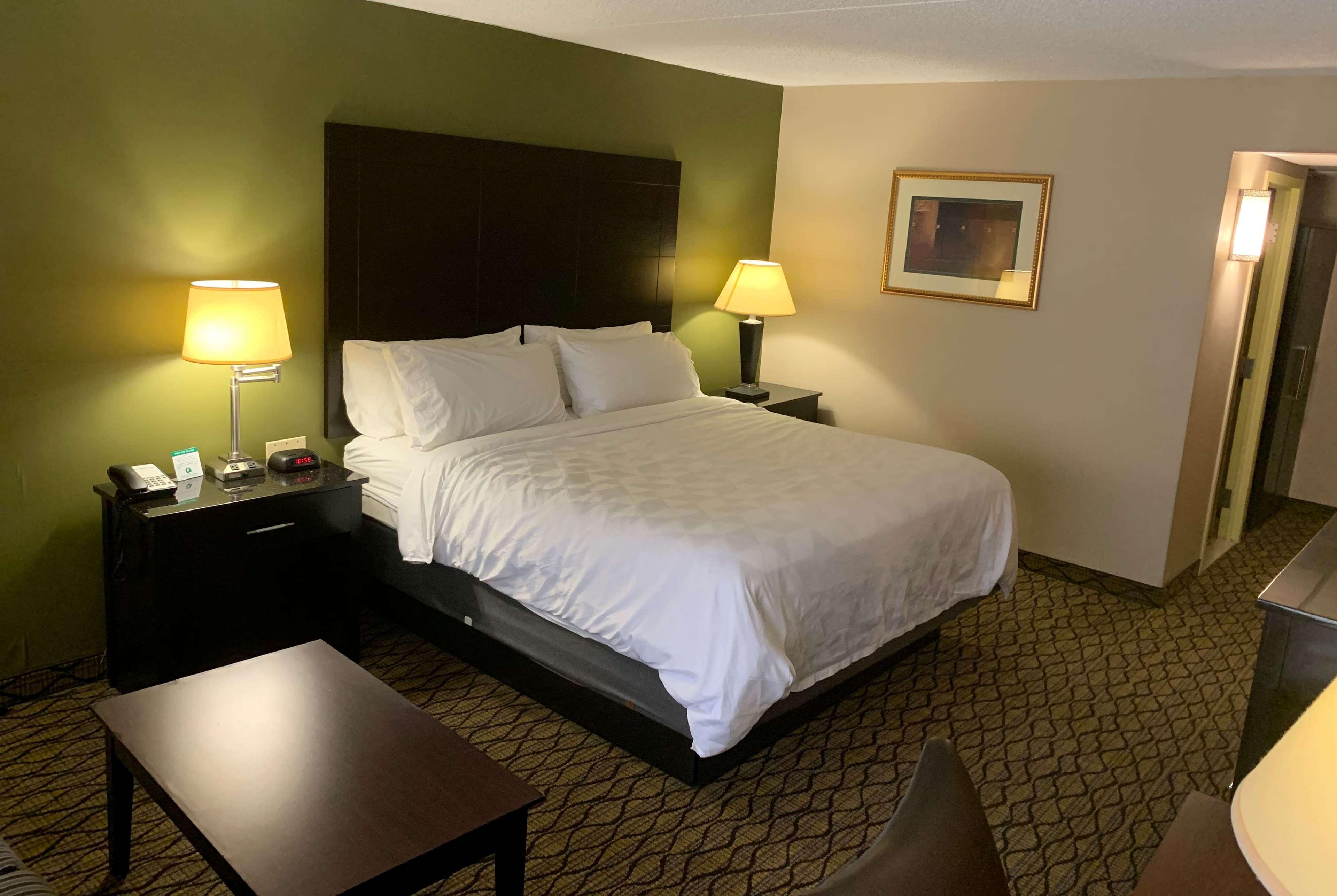 Отель Wyndham Garden Totowa Экстерьер фото