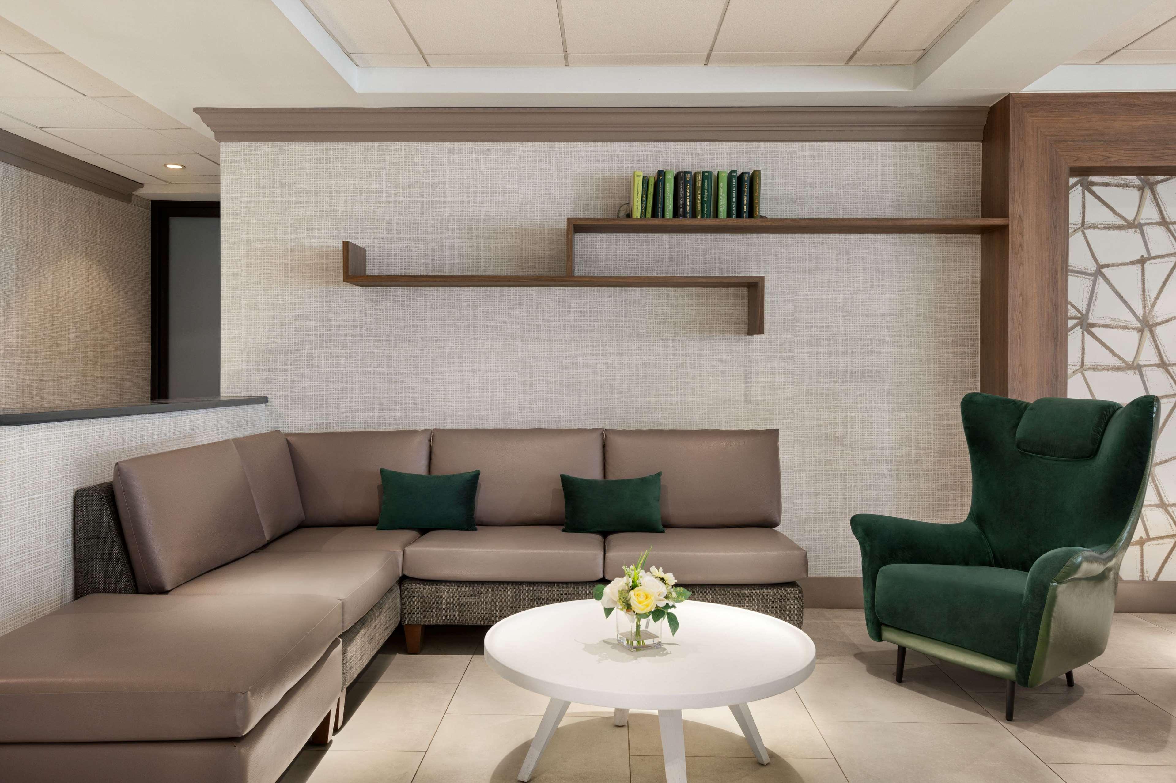 Отель Wyndham Garden Totowa Экстерьер фото
