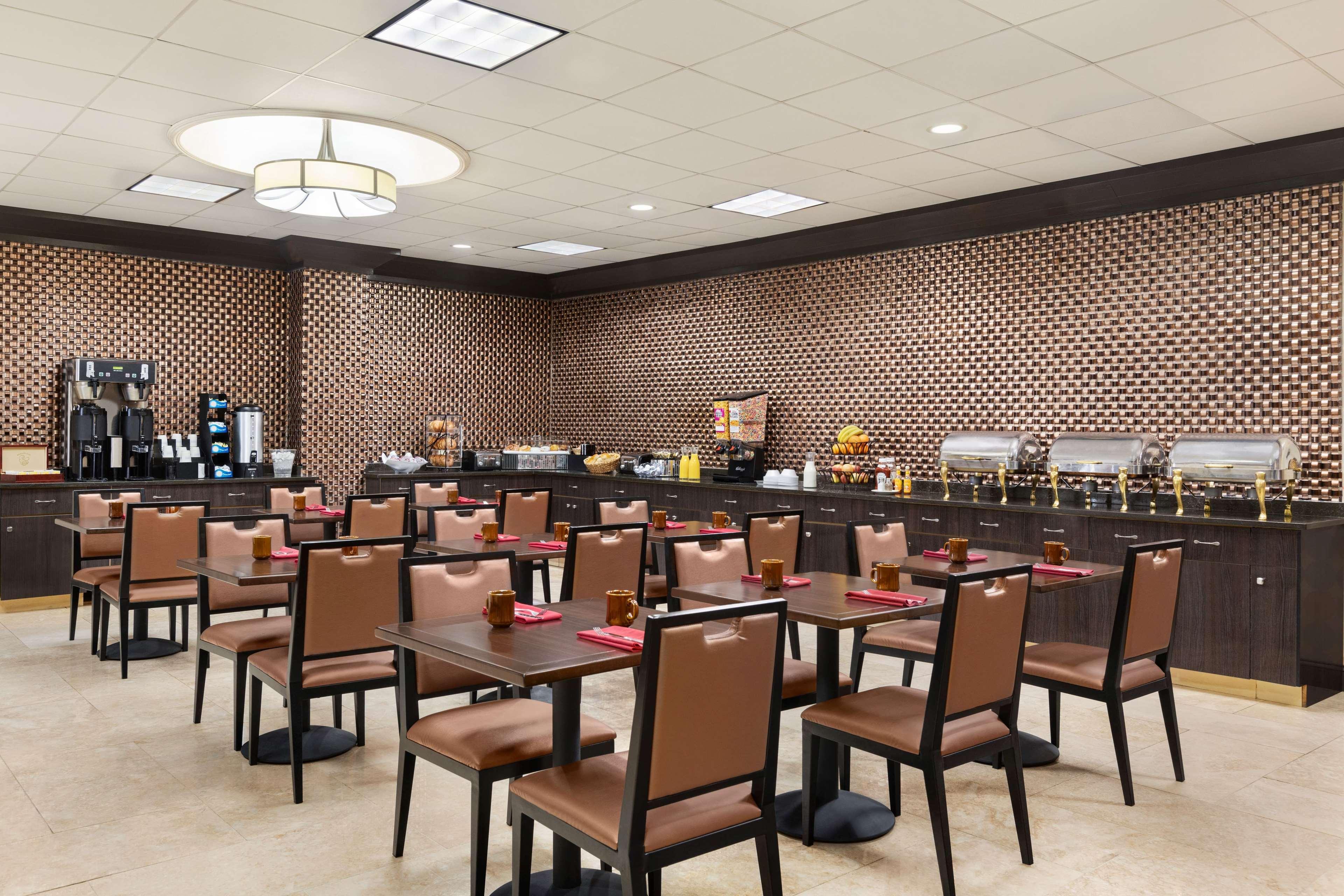 Отель Wyndham Garden Totowa Экстерьер фото